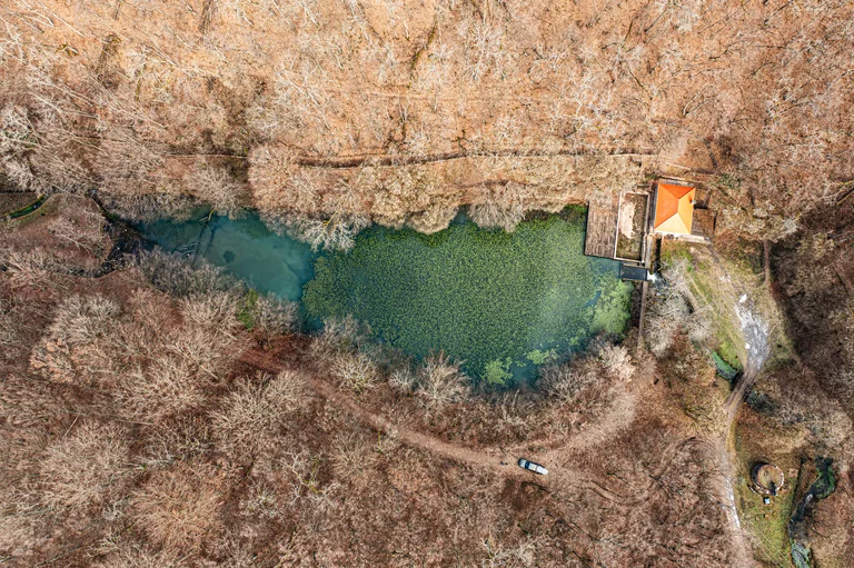 Drónos rátekintés — tó és kezelőhajó