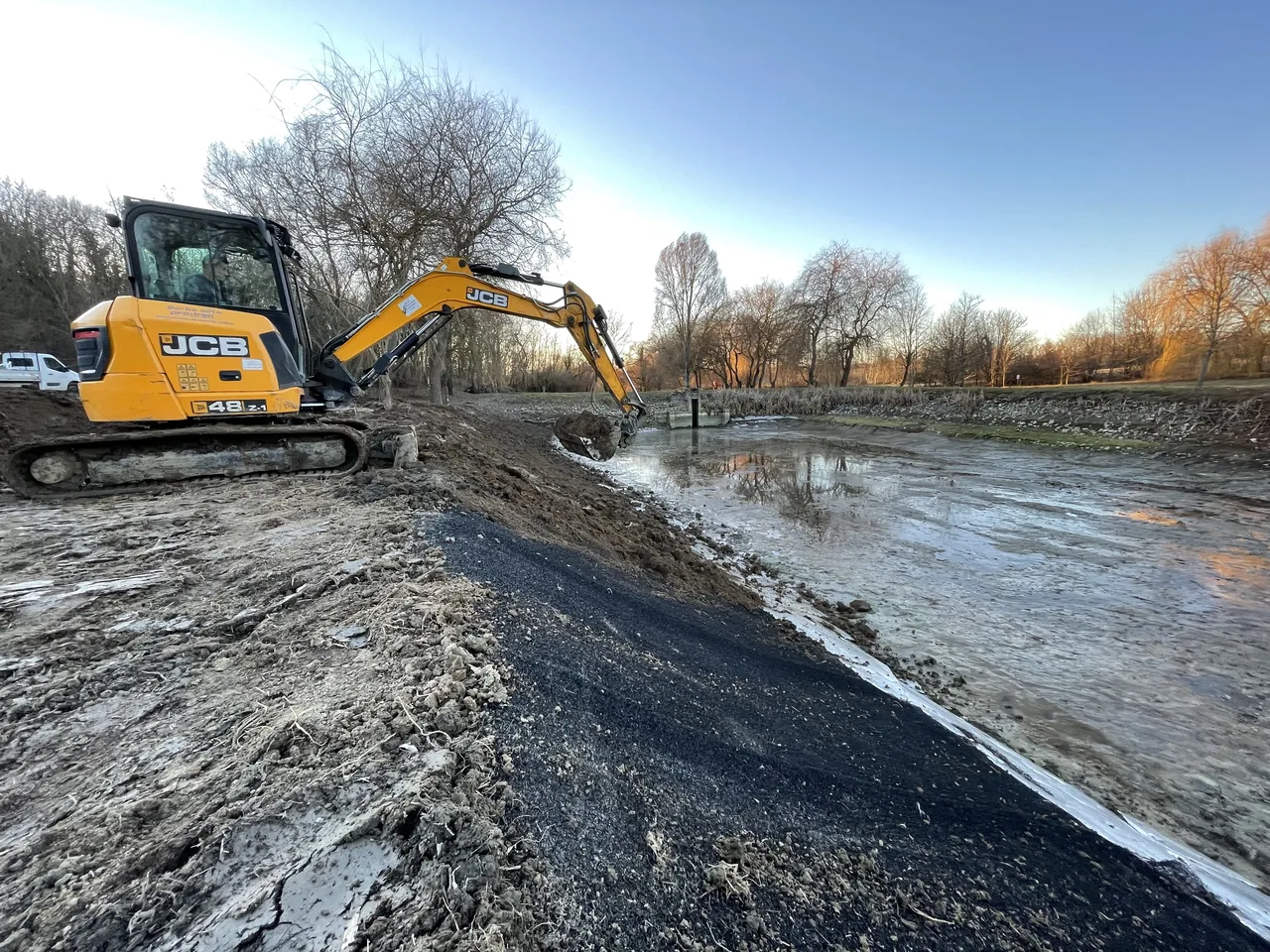 Bank protection and hydraulic engineering