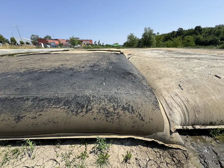 Dehidratáló párna mezőgazdasági medencénél